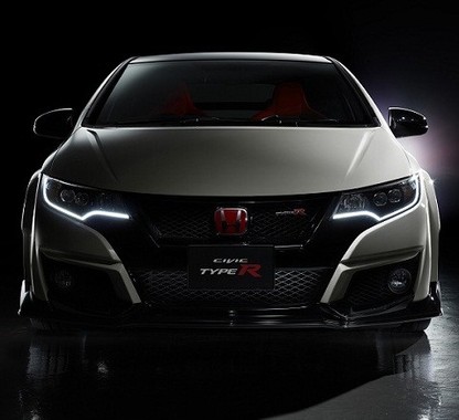 フロア下面のほとんどをアンダーカバーで覆う