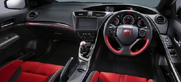 黒を基調に赤を大胆に配色したインテリア