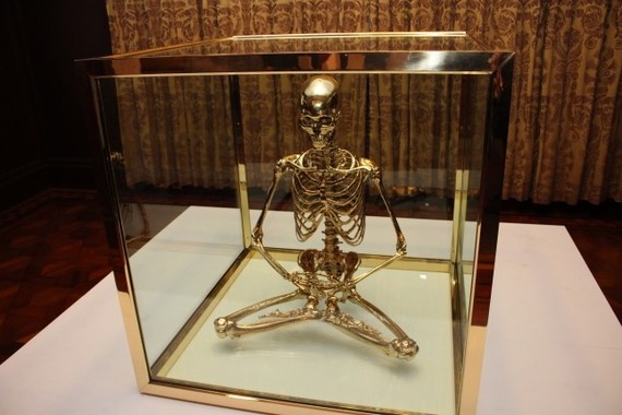 「TRACE GF CONTINUING HISTORY」。舘鼻さんの骨格をスキャンして作られた