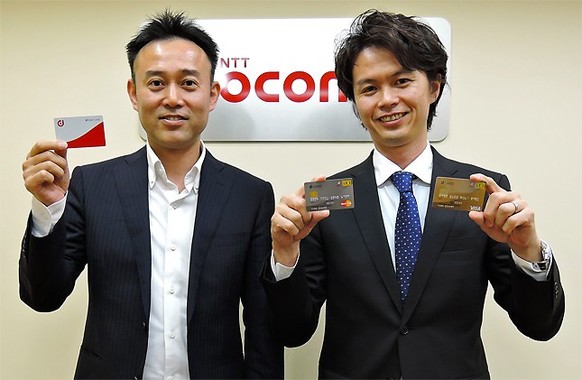 （写真左から）NTTドコモのプラットフォームビジネス推進部・ビジネス推進パートナーリレーション推進担当課長の酒井さん、同スマートライフビジネス本部金融ビジネス推進部カード営業・利用促進担当課長の横田さん