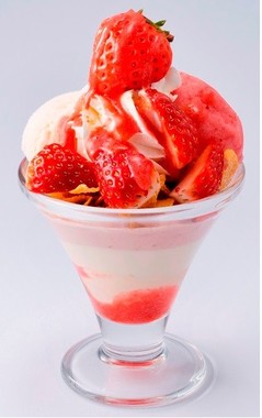 苺のミニパルフェ