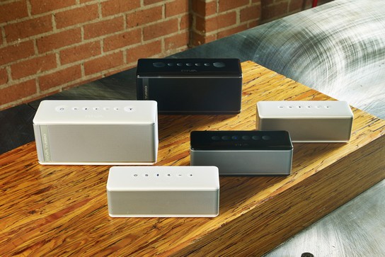 「RIVA TURBO X」（写真奥2種）と「RIVA S」（手前3種）