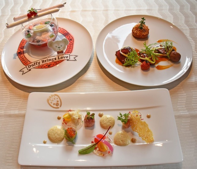 ホテルミラコスタのレストラン「オチェーアノ」の「スウィート・ダッフィー」に連動したランチコース