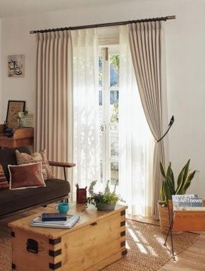 ヴィンテージ感のあるこだわりの意匠性！（写真は、装飾カーテンレール「ガレア」施工例）