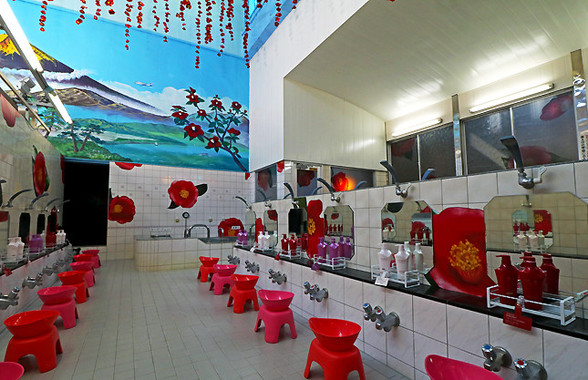 浴場内のシャンプーやトリートメントもTSUBAKI