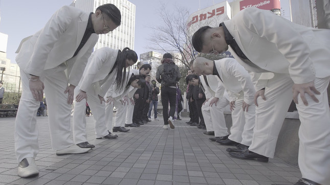 強面のお兄さんに囲まれてタジタジ