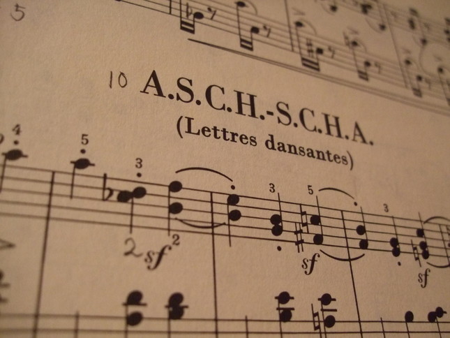 10曲目、モチーフとなったASCHとシューマンのスペルの中のSCHA 「踊る文字」