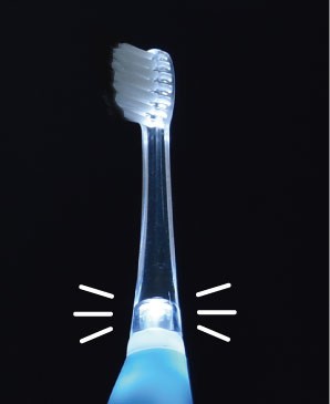 口内を確認できるLEDライトつき