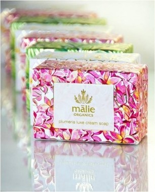 ハワイ原産の植物のエッセンスを贅沢に使用した固形石鹸「ラックス クリーム ソープ」