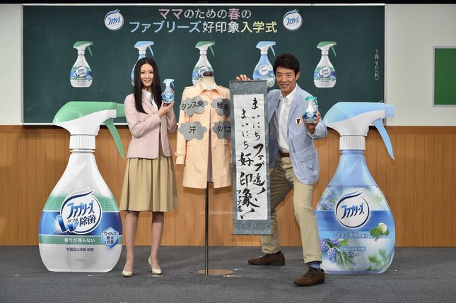 担任役の松岡修造さんと副担任役の菜々緒さん