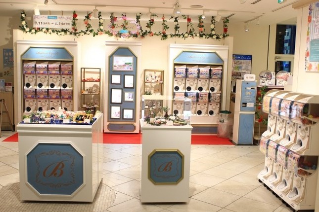 「オトナ女子エレガント」をテーマにしたコーナー