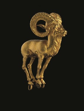 「牡羊像」　1世紀　ティリヤ・テペ出土、金、アフガニスタン国立博物館蔵
（C）NMA / Thierry Ollivier
