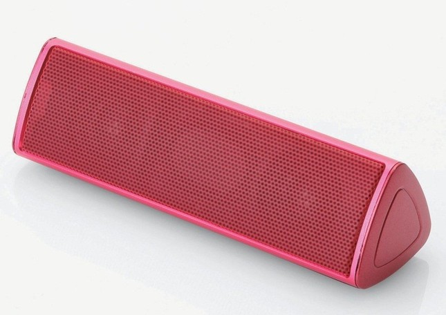 コンパクトながらハンズフリー通話など機能充実