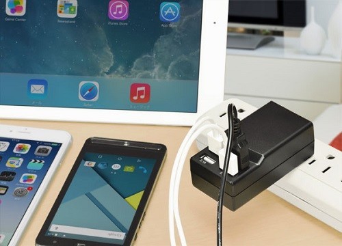 1.0A充電のiPhoneやスマホなら４台まとめて、2.1A充電のiPadやタブレット端末なら2台同時充電できる