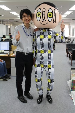 すっかり元気になった編集部員とツーショット