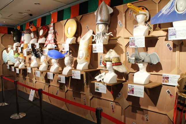 被り物もずらりと陳列