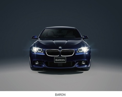 表情を強調するアダプティブLEDヘッドライト