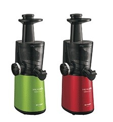 繊維の多い葉物野菜に適した「低速圧縮絞り方式」を採用。（写真は、「ヘルシオグリーンプレッソ EJ‐GP1」）