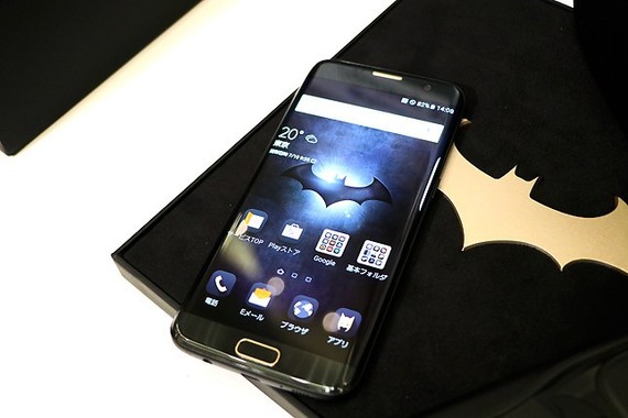 スマホ「Galaxy S7 edge　Injustice Edition」は100台限定で、国内はKDDIのみ取扱い