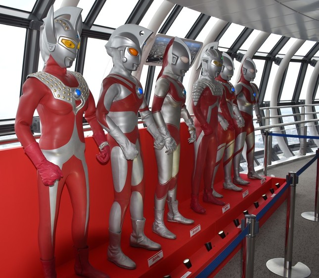 ウルトラ6兄弟の“ヒーロー展示”がお出迎え