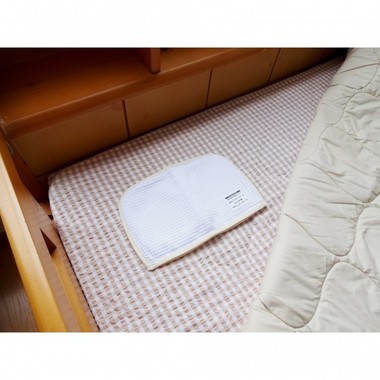 置くだけでダニを捕獲！