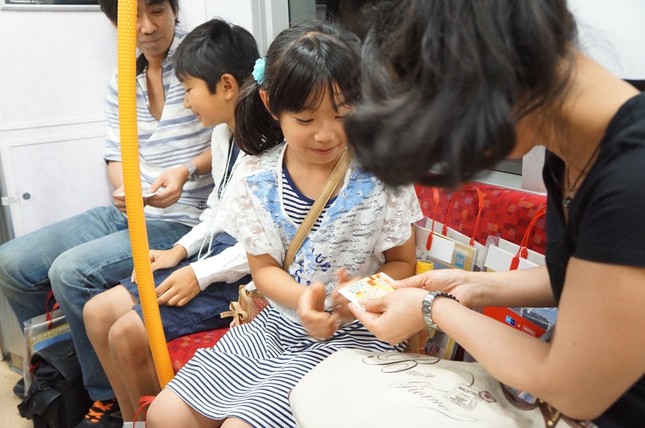 感謝を伝えるメッセージカード贈呈式も