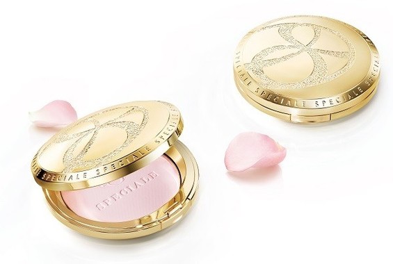 スキンケア感覚のフェイスパウダーをコンパクトに！