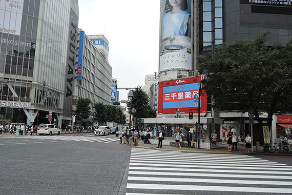 ポッキーの食音でメロディーを奏で、その様子を動画にして投稿すると…東京・渋谷のスクランブル交差点の「グリコビジョン」（三千里薬局上）で流れるかも！