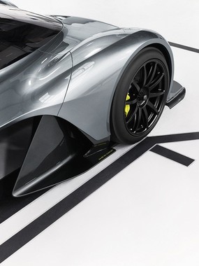 アストンマーティンとレッドブル・レーシングが発表した革新的なハイパーカー、コードネーム「AM－RB001」