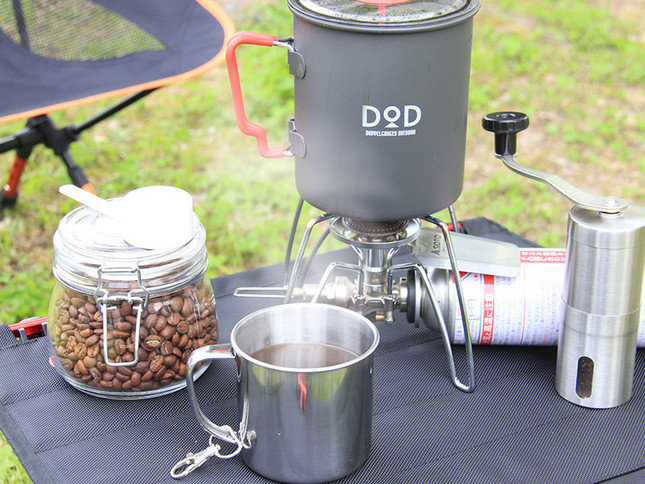 大自然の中でラーメンとコーヒーを