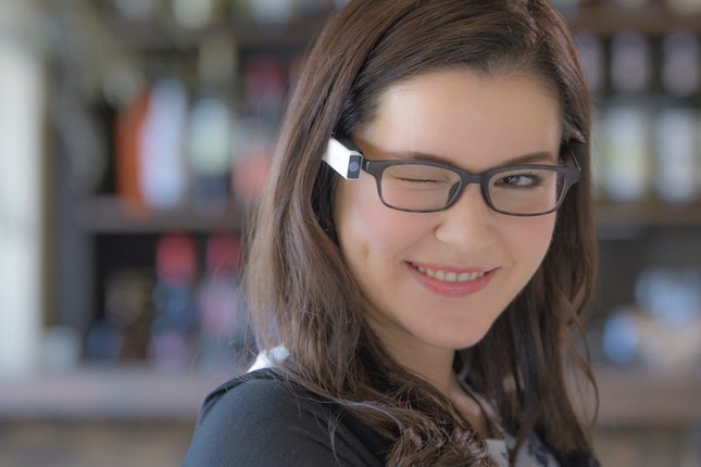 ウインクでシャッター