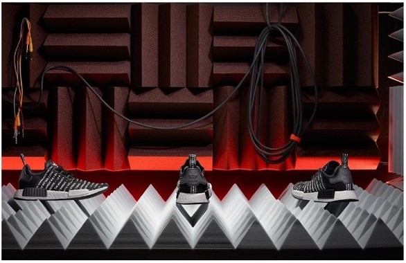 NMDのパイオニア的シルエットを斬新なモノトーンスタイルで！