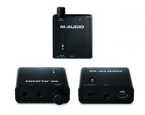 ヘッドホン端子2基搭載、2人で一緒に楽しめる