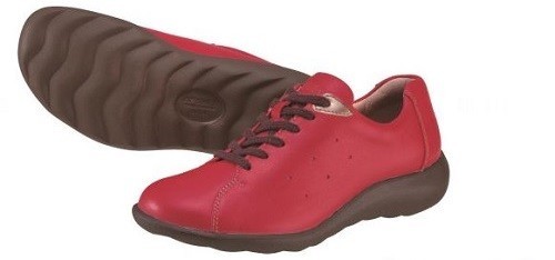 厚底なのに軽い！機能性とオシャレ感をプラスしたウォーキングシューズ