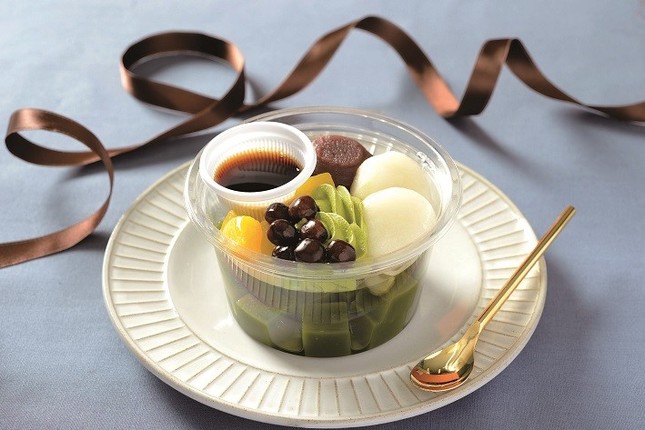 和三盆糖蜜の抹茶あんみつ