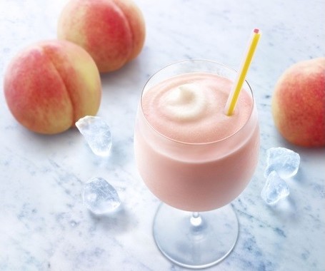 旬の季節を迎える桃のフレーバー