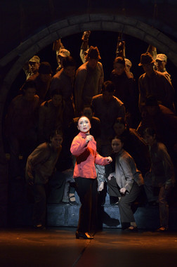 「ミュージカル李香蘭」のワンシーン（撮影＝山之上雅信）