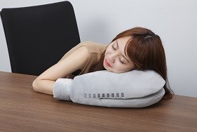 癒やしのアイテムとして、両腕に付ければ