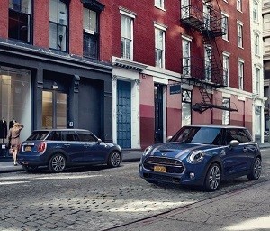 英国の伝統とモダンさを調和させた1台