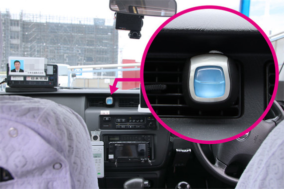 「ファブリーズ クルマ イージークリップ」使用イメージ