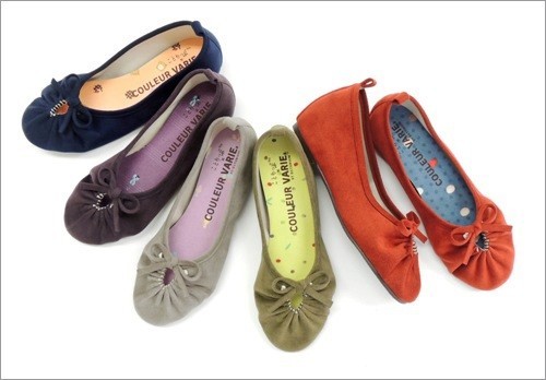 インヒールバレエシューズは歩きやすく、すっきりきれいなデザイン