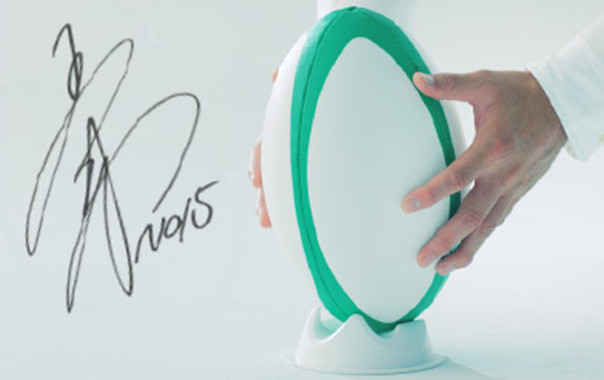 B賞は「キシリトールオーラテクトガム＜クリアミント＞」のテレビCMで使用された「オリジナルラグビーボール」