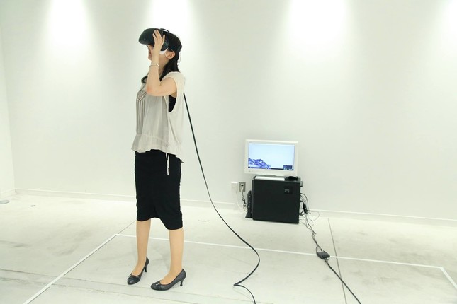 ヘッドセットを装着するだけで、VRの世界に没入できる
