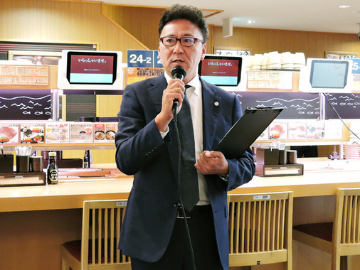 あきんどスシローの野口清史広告宣伝部長がプレゼンターを務めた