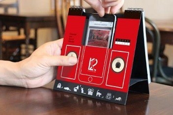 3つのカラーに合わせた世界の風景写真を収録