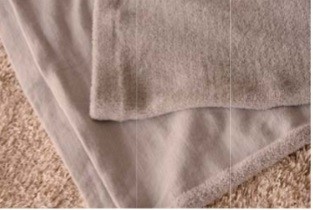 柔らかい「パイル面」とつるっとした「天竺面」を使い分けられるピローケース