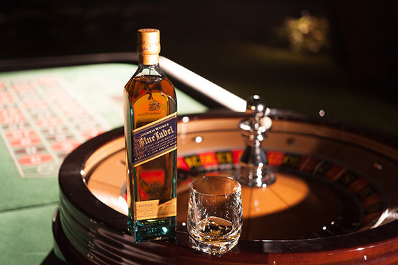ブルーラベルのボトルを賭けたルーレットなどのエンタテインメントも催された