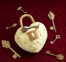 鍵やフックなどの小物も食べられる