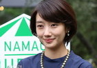 女優・波瑠、レモン風味の「日本茶」作りに挑戦　「おしゃれなカフェで働いている気持ち」