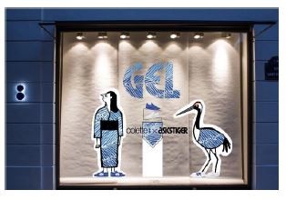 「鶴の恩返し」の世界をパリらしいテイストにアレンジ